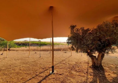 Interior de carpa beduina para refugio