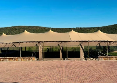 Carpa permanente con cerramientos laterales de 450 metros cuadrados