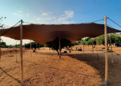 Montaje de carpa beduina con obstáculos