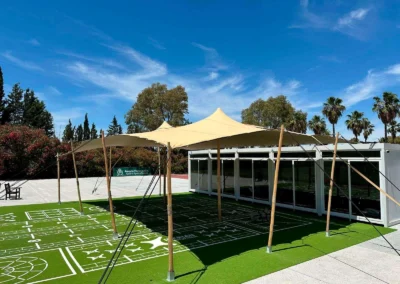montaje tipo toldo de carpa beduina en espacio deportivo