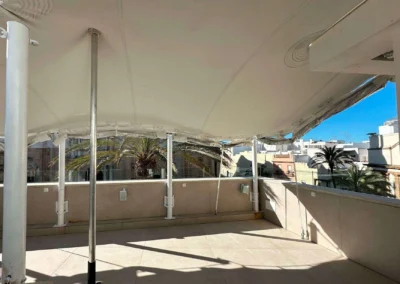 Montaje permanente de carpa beduina en terraza de hotel