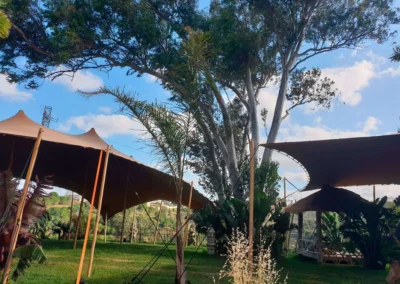 Carpa a medida para sortear árboles y obstáculos