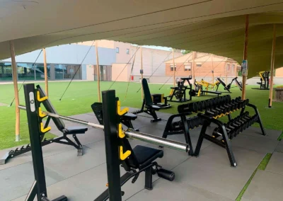 gimnasio cubierto aire libre