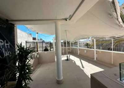 Interior de carpa beduina permanente