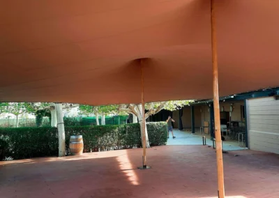 Interior de carpa tensada