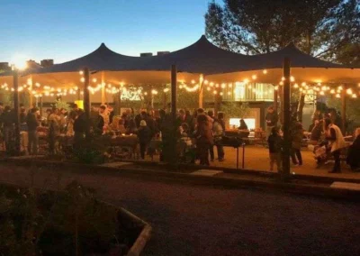 Carpa beduina con luces para celebración de eventos