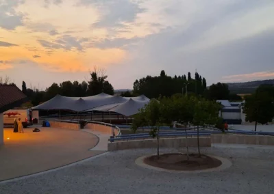 Atardecer con carpa beduina de fondo