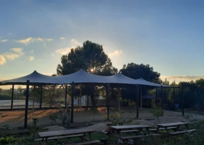 Paisaje embellecido con Carpa Beduina
