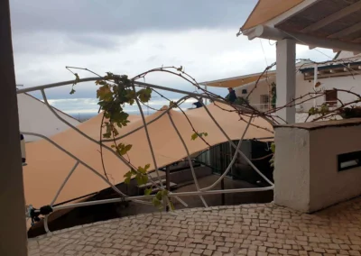 Tenso carpa a medida para proteger patio interior